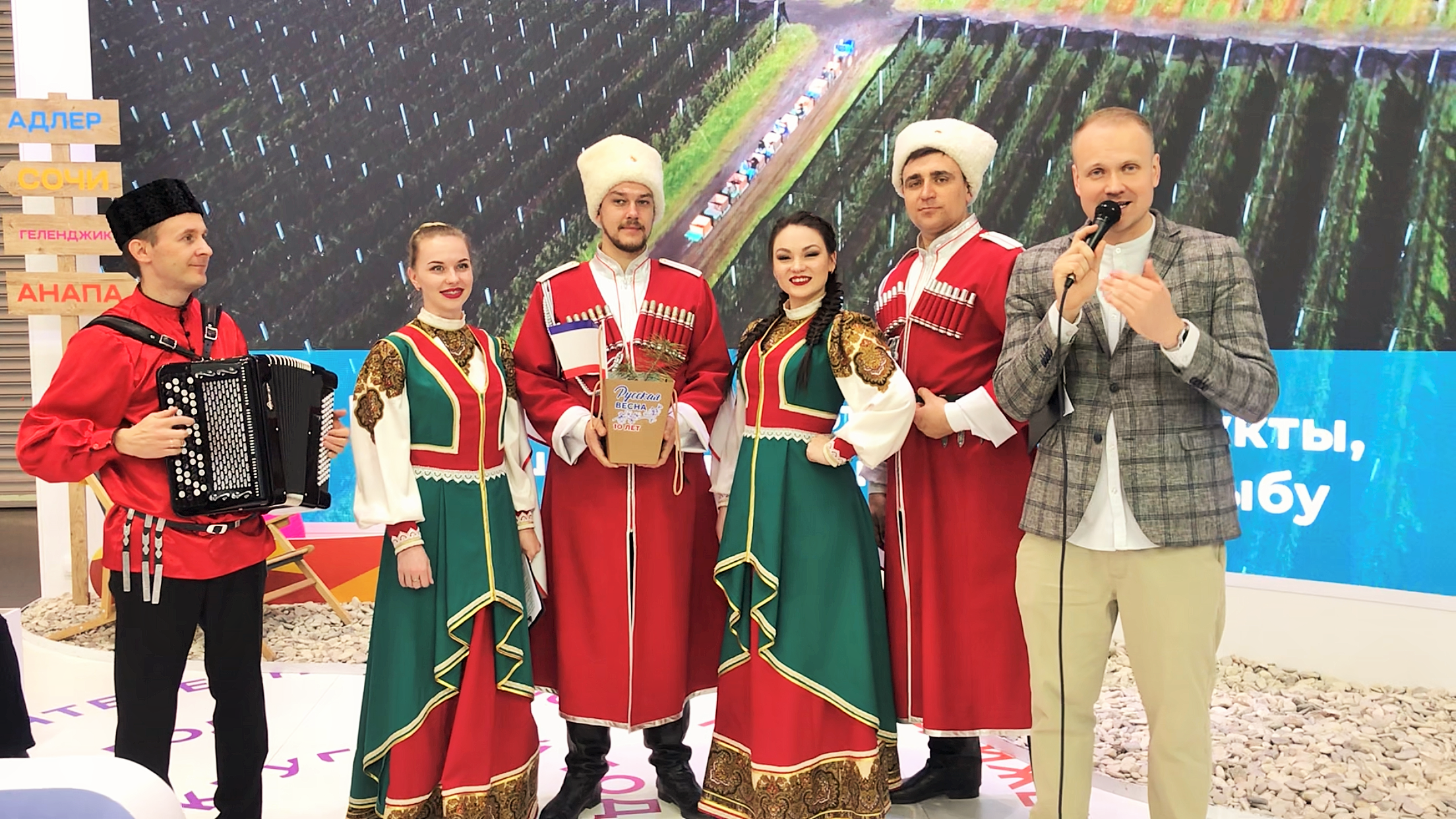 В Краснодарский край с выставки "Россия" едет саженец крымской сосны 