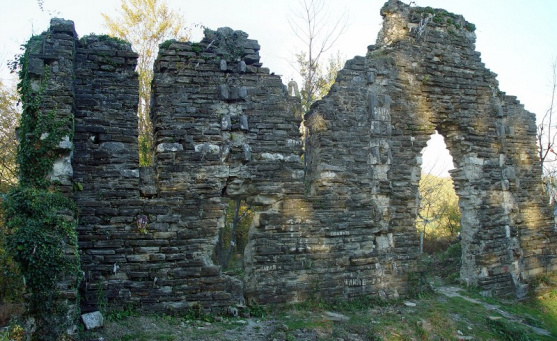 Развалины византийского храма XI—XII вв. «Лооский храм»
