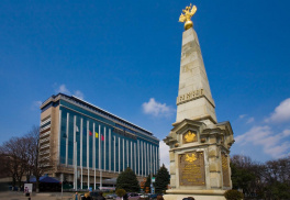 Памятник-обелиск в честь 200-летия Кубанского казачьего войска