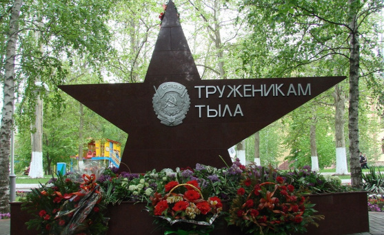Памятник труженикам тыла в Славянске-на-Кубани