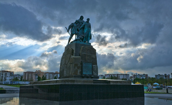 Памятник «Рыбакам сейнера Уруп»