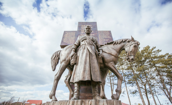 Памятник кубанским казакам